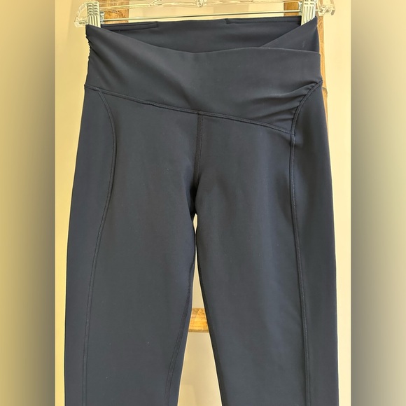 LULULEMON dark blue medium waist straight leg leggings size 4 - like NEW - Picture 2 of 10